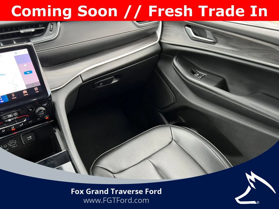 Used 2023 Jeep Grand Cherokee Limited AWD/4WD image 28
