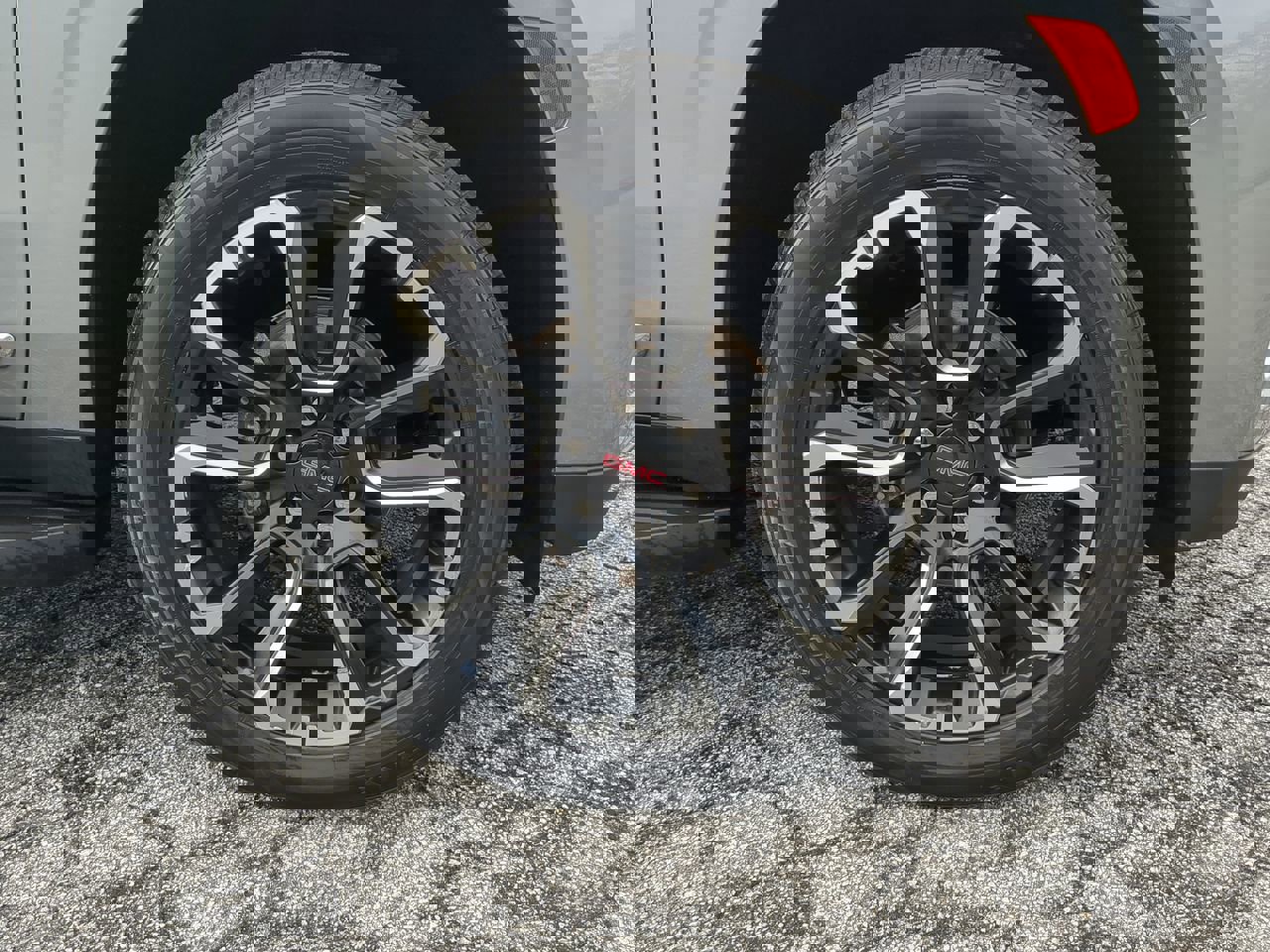 Used 2023 GMC Yukon SLT image 9