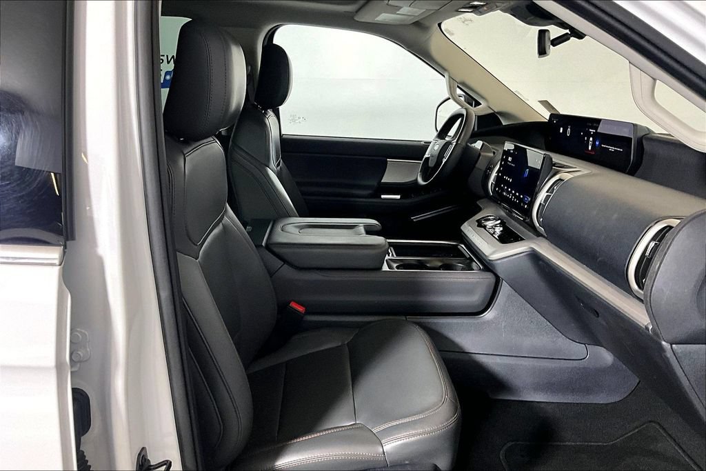 Certified 2025 Ford Expedition Active AWD/4WD image 6