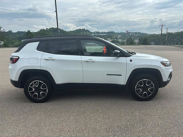 Used 2024 Jeep Compass Trailhawk AWD/4WD image 5