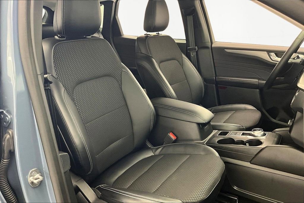 Certified 2025 Ford Escape SE image 9