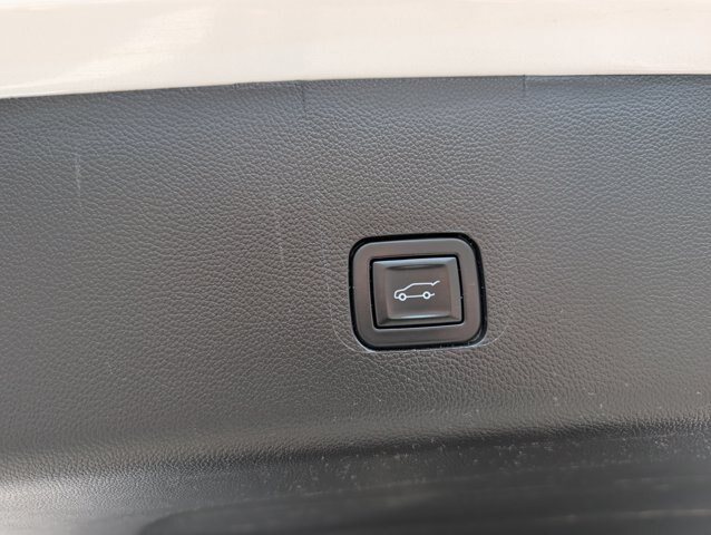 Used 2023 Chevrolet Traverse LT FWD image 32