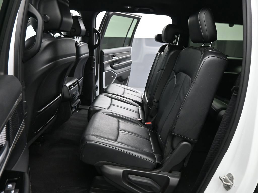 Used 2024 Jeep Wagoneer L Series II image 44