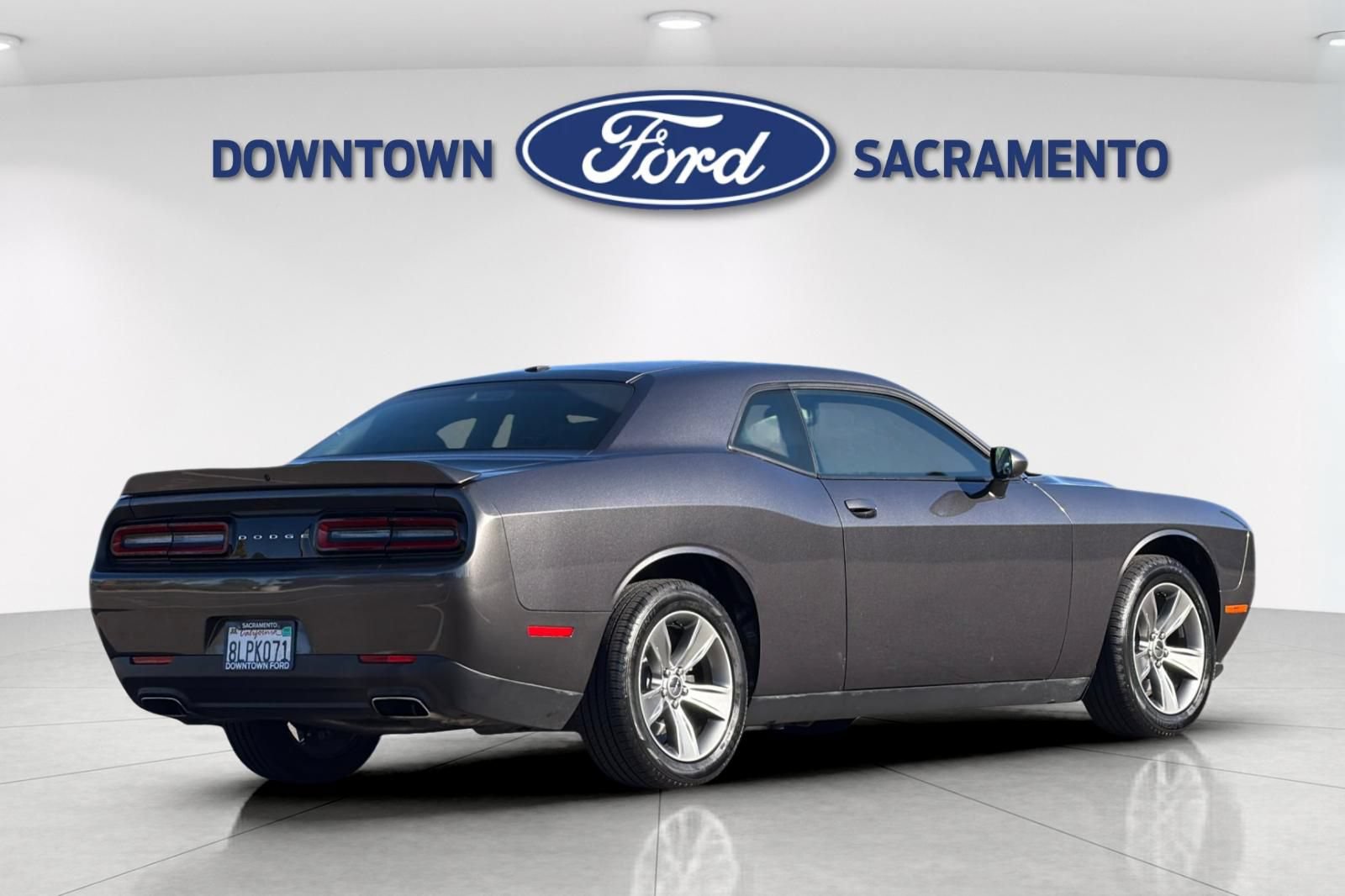 Used 2019 Dodge Challenger SXT RWD image 3