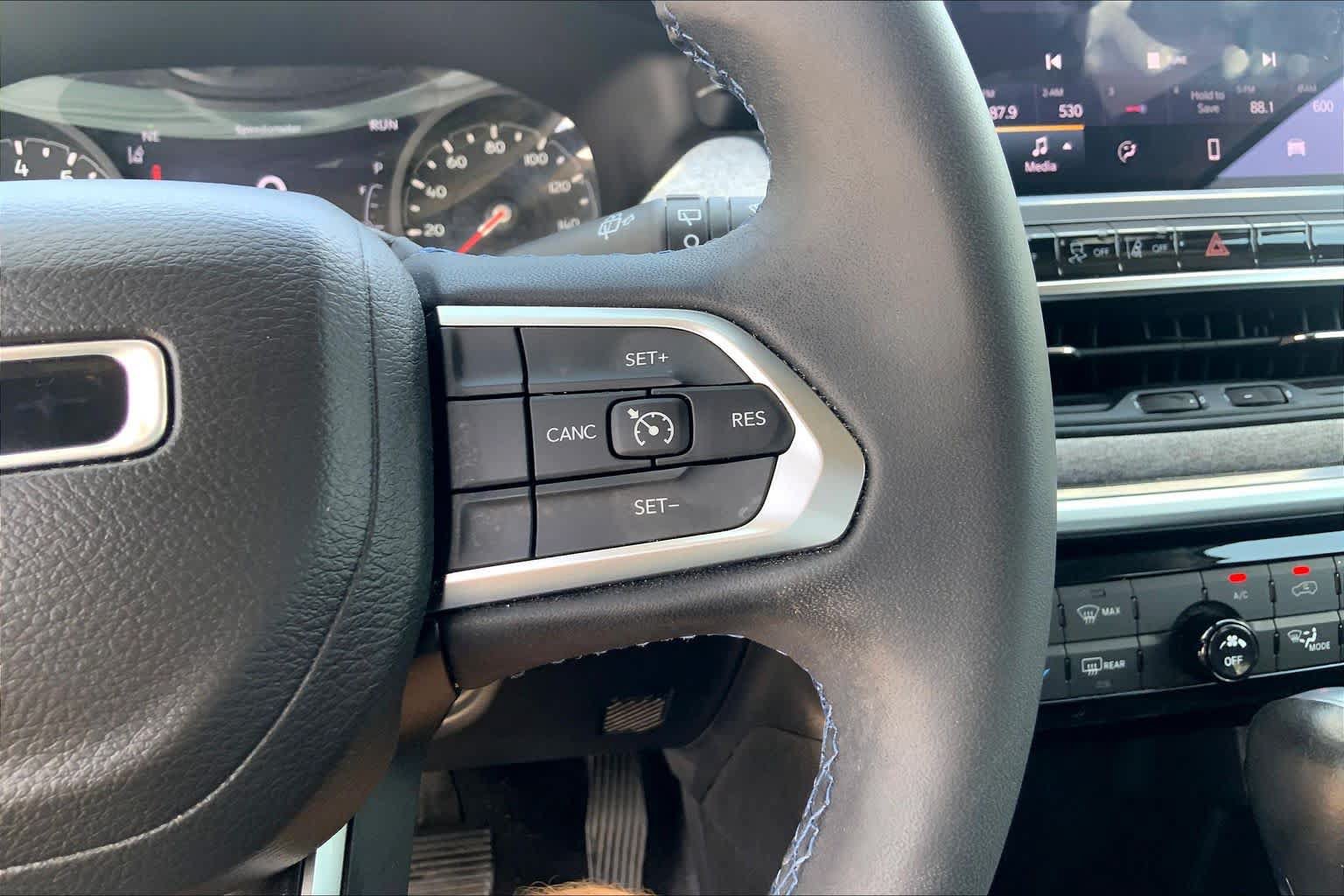 Used 2022 Jeep Compass Latitude FWD image 25