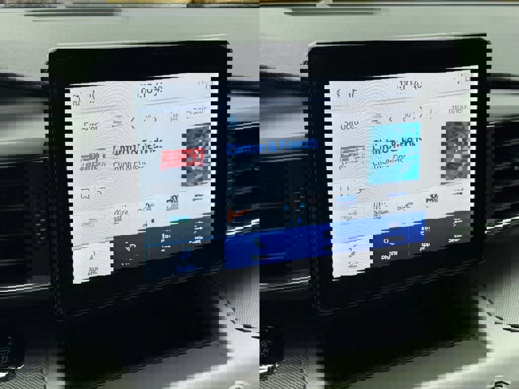 Certified 2022 Ford Explorer XLT w/ Equipment Group 202A image 29