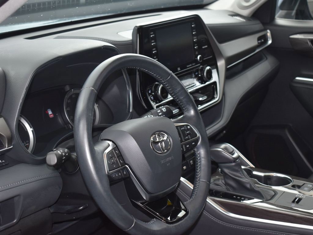 Used 2021 Toyota Highlander Limited image 8