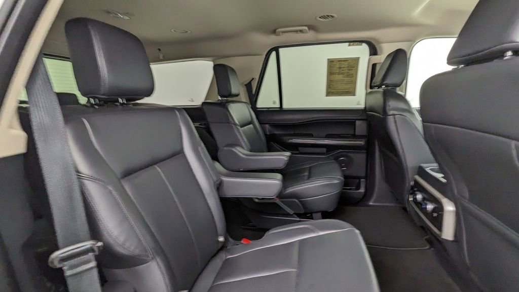 Certified 2024 Ford Expedition XLT image 40