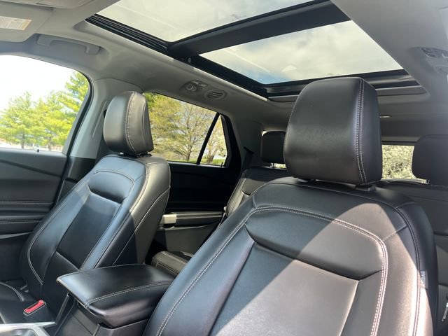 Certified 2022 Ford Explorer XLT w/ Equipment Group 202A AWD/4WD image 17