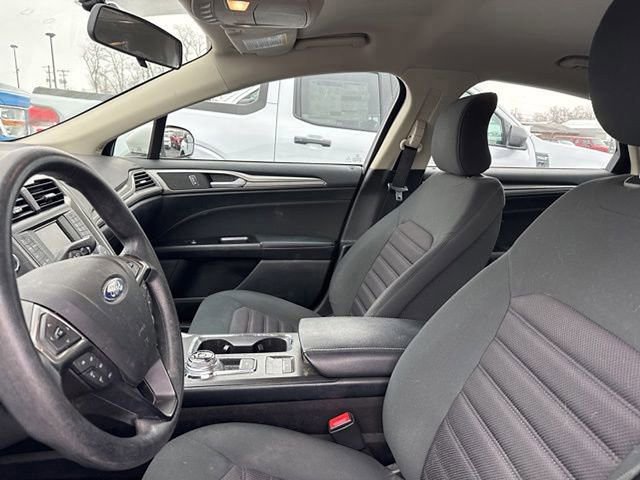 Certified 2017 Ford Fusion SE image 6