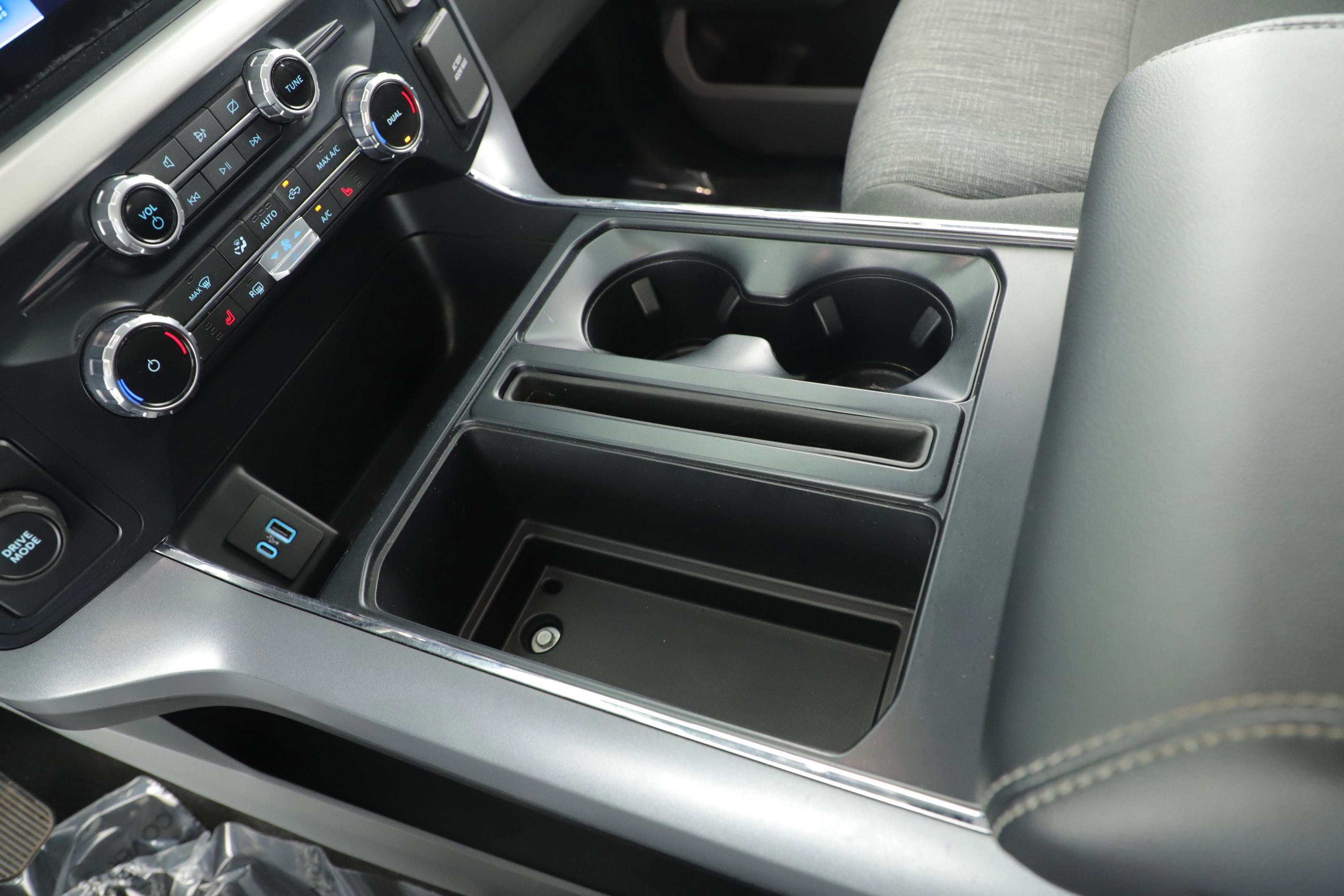 Certified 2022 Ford F150 XLT w/ Equipment Group 302A High image 18