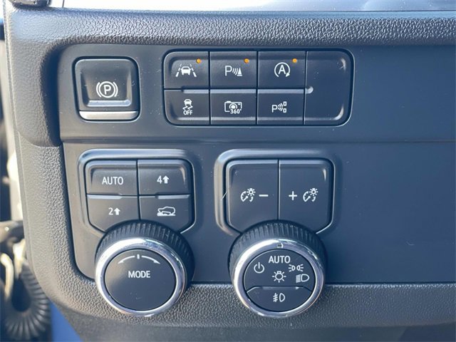 Used 2025 Chevrolet Suburban Premier image 18