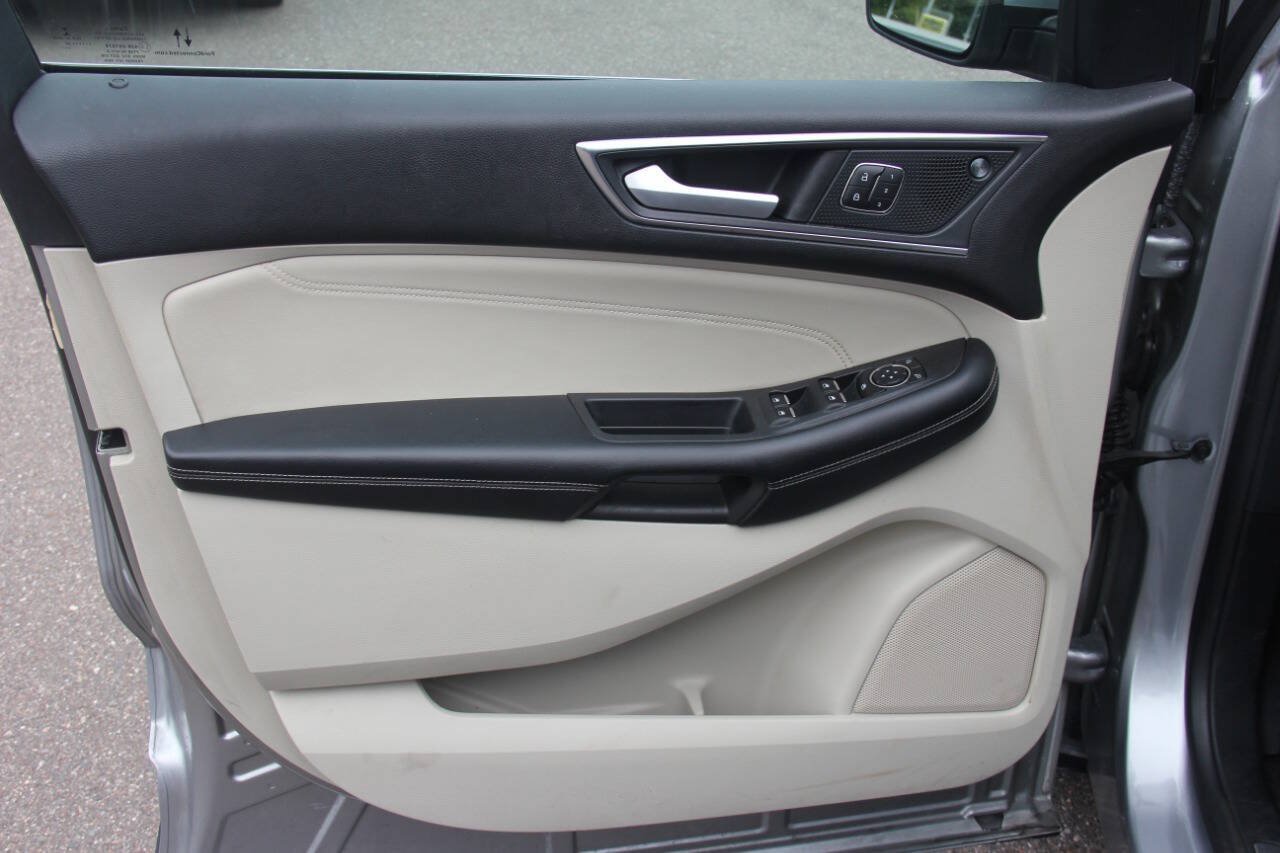 Certified 2022 Ford Edge Titanium AWD/4WD image 21