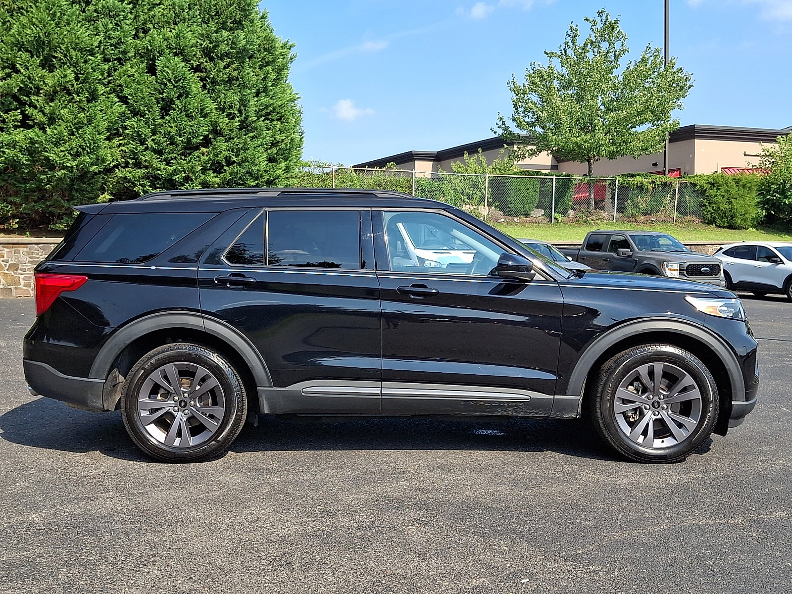 Certified 2024 Ford Explorer XLT w/ Equipment Group 202A AWD/4WD image 7
