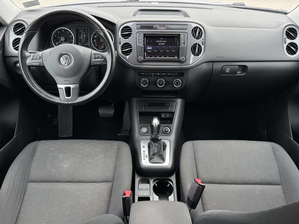 Used 2018 Volkswagen Tiguan Limited w/ Premium Package FWD image 2