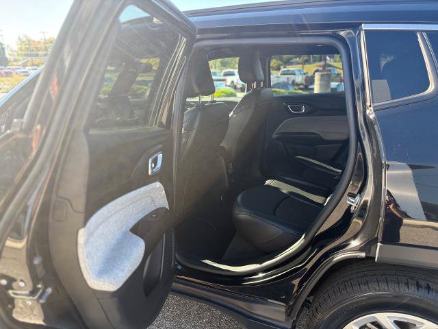Used 2024 Jeep Compass Latitude AWD/4WD image 26
