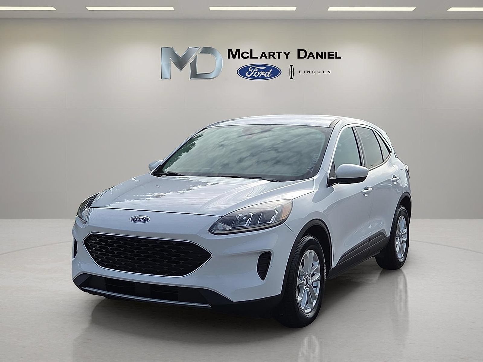 Certified 2020 Ford Escape SE FWD image 2