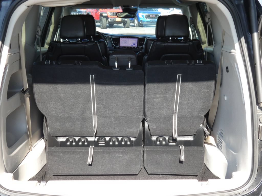 Used 2023 Chrysler Pacifica Touring-L FWD image 41