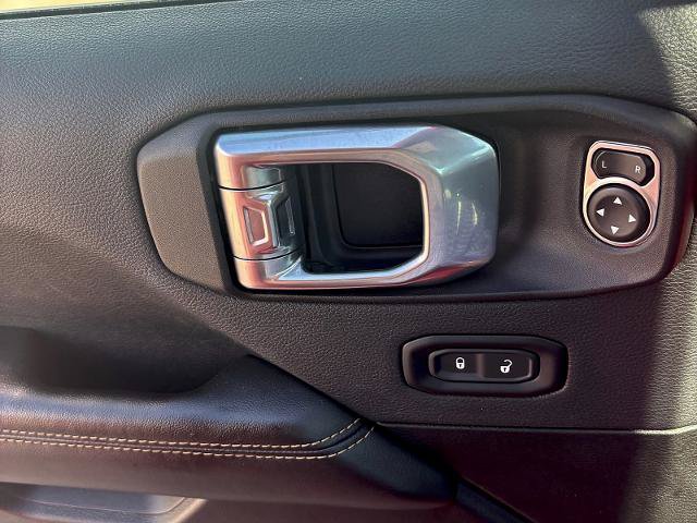 Used 2024 Jeep Wrangler Unlimited Sahara AWD/4WD image 16