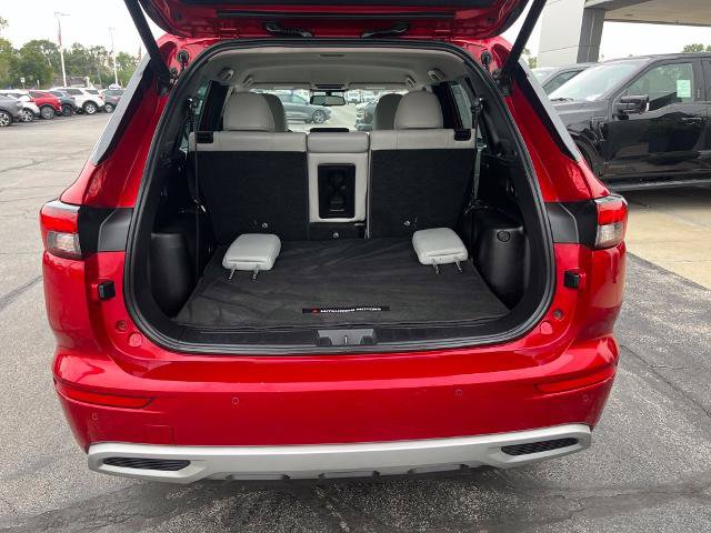 Used 2023 Mitsubishi Outlander AWD image 19