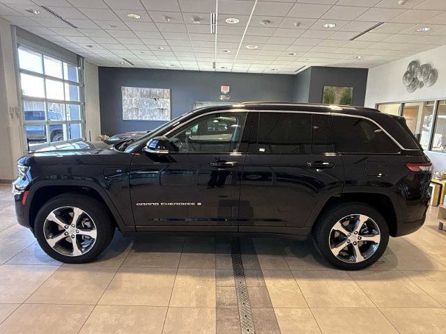 Used 2023 Jeep Grand Cherokee 4WD 4xe w/ Luxury Tech Group II image 6