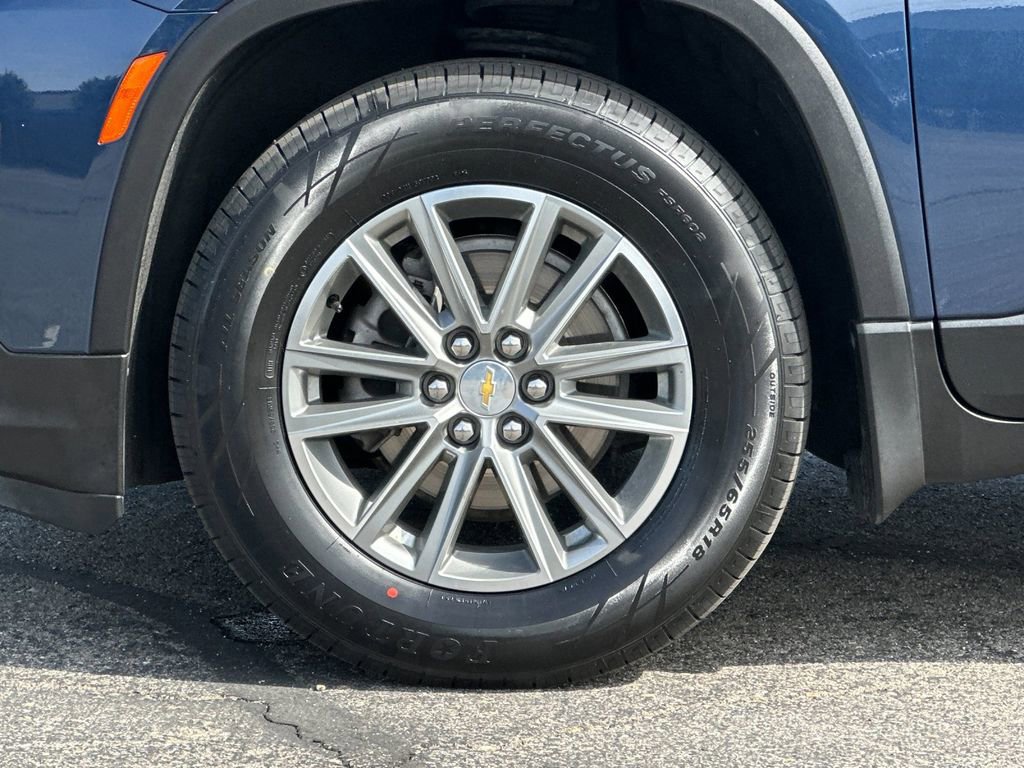 Used 2023 Chevrolet Traverse LT image 25