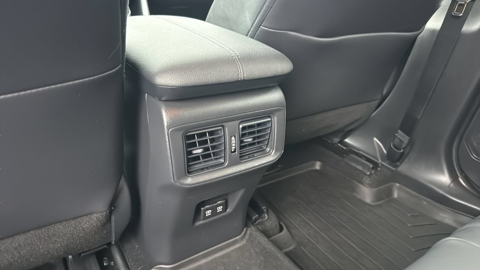 Used 2020 Toyota RAV4 Limited w/ Limited Grade Weather Package FWD image 27
