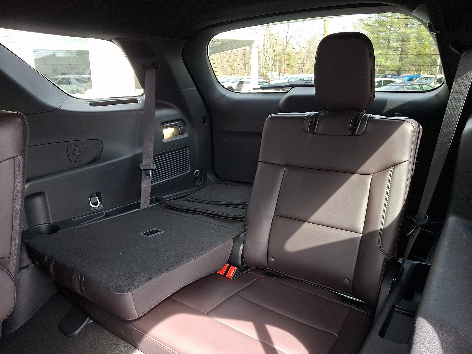 Certified 2025 Ford Explorer Platinum w/ LUX Leather Package image 12