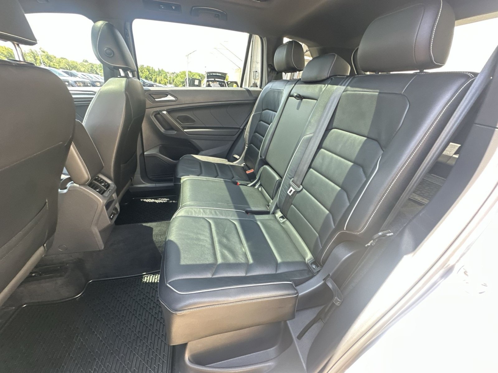Used 2021 Volkswagen Tiguan SEL Premium R-Line AWD/4WD image 32