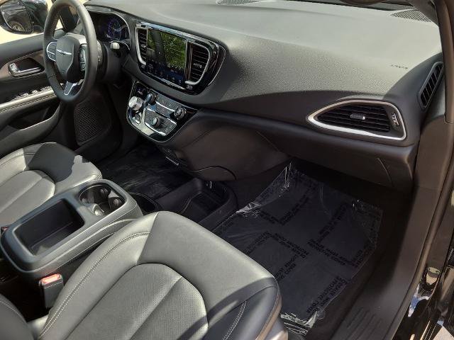 Used 2026 Chrysler Pacifica Select FWD image 10