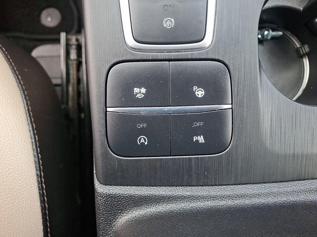 Certified 2020 Ford Escape Titanium image 24