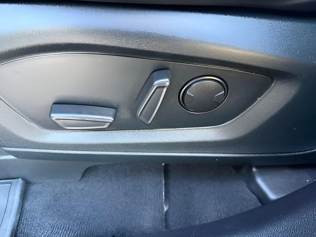 Certified 2022 Ford Explorer XLT w/ Equipment Group 202A AWD/4WD image 23