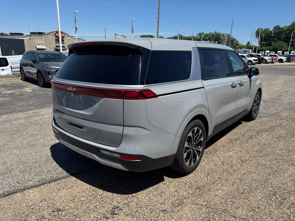 Used 2024 Kia Carnival EX FWD image 7