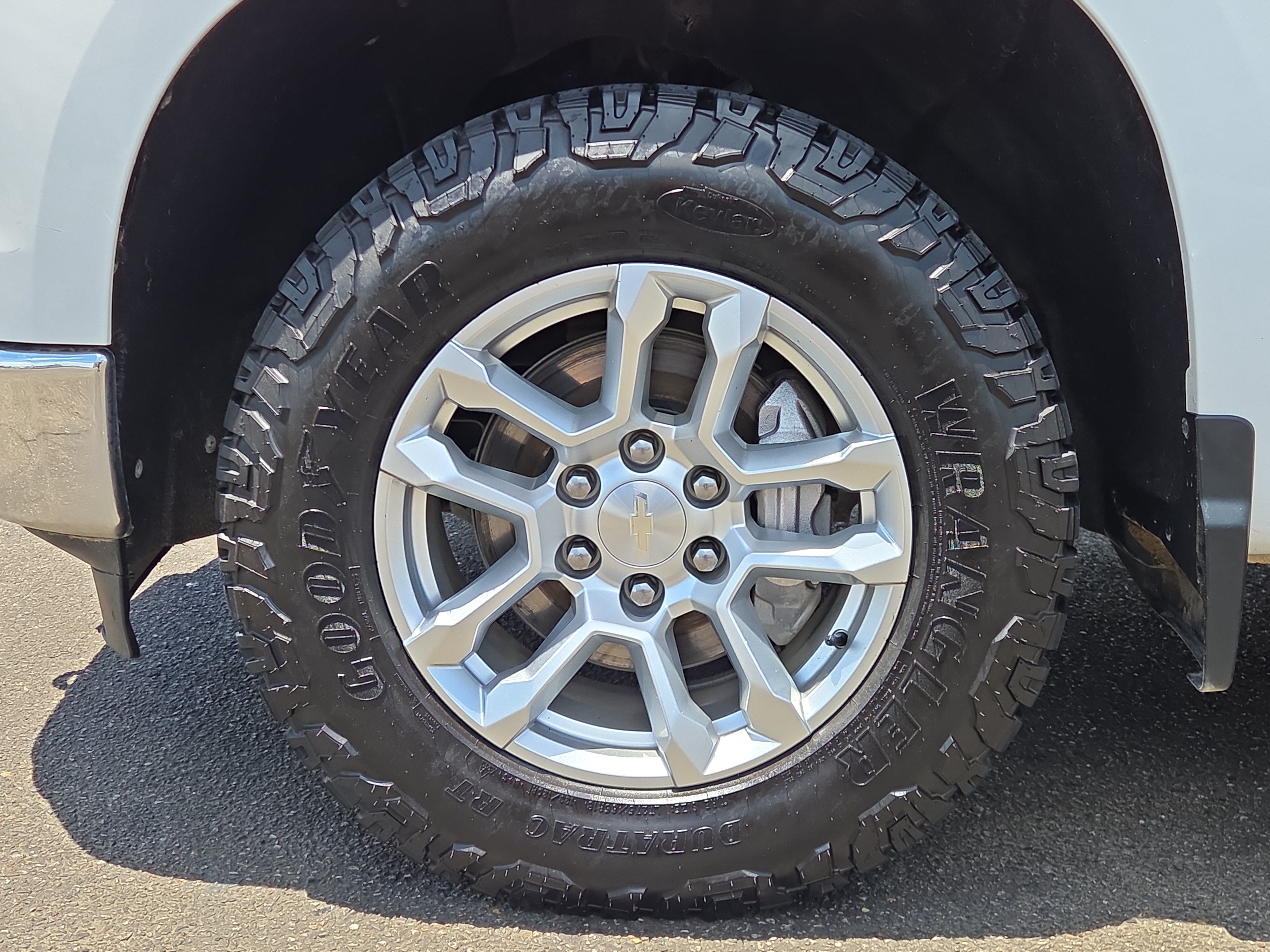 Used 2022 Chevrolet Silverado 1500 LT w/ Z71 Off-Road Package AWD/4WD image 9