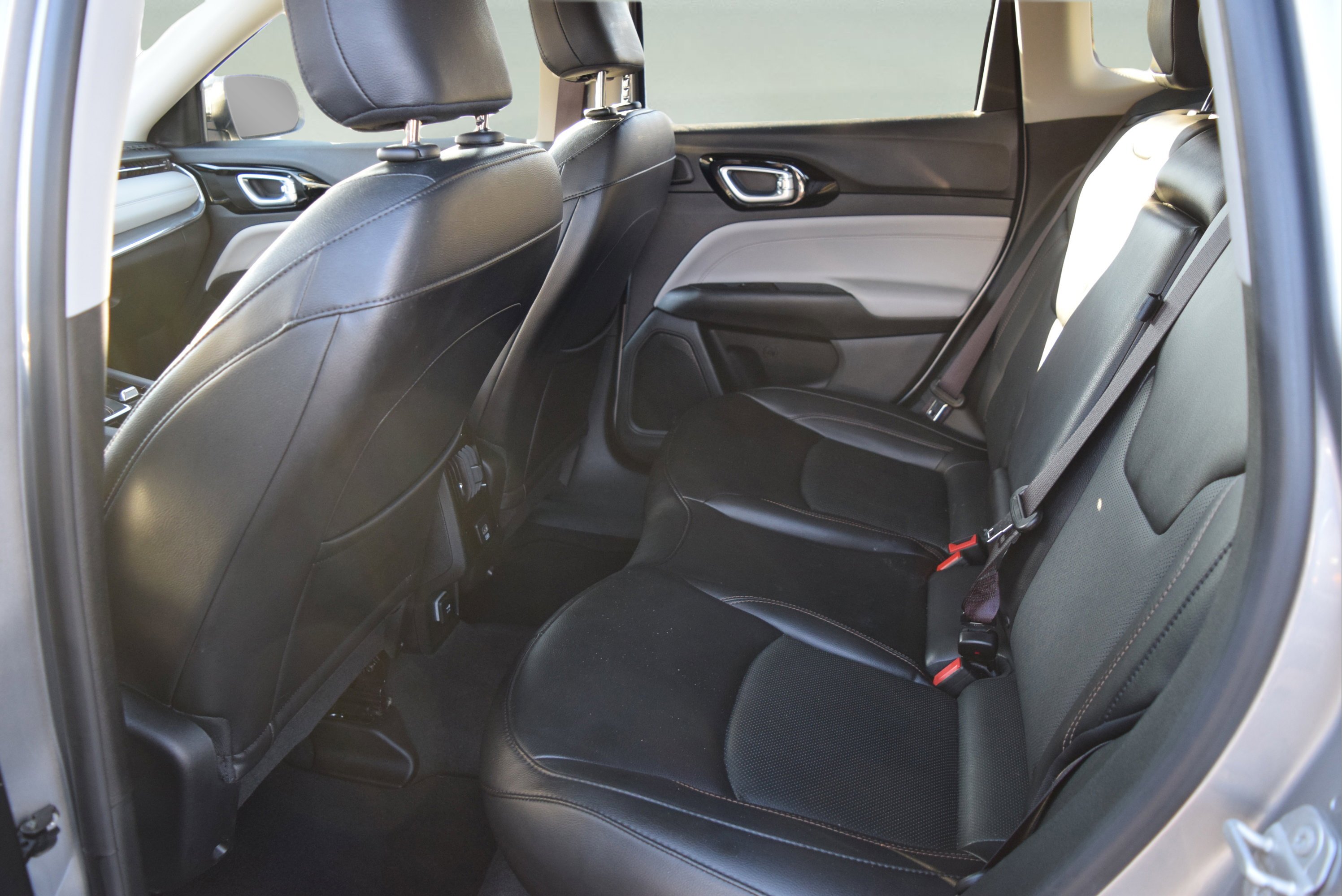 Used 2022 Jeep Compass Limited w/ Sun and Sound Group image 6