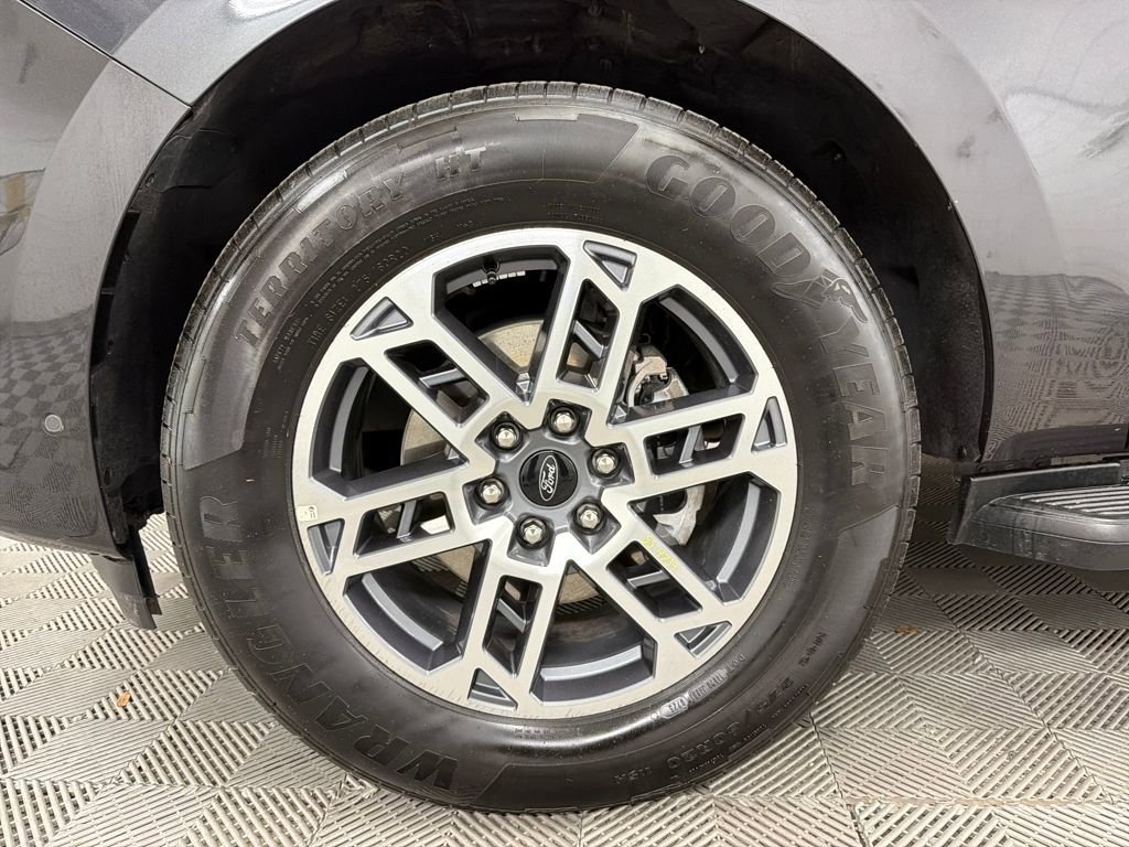 Certified 2025 Ford Expedition Active image 16