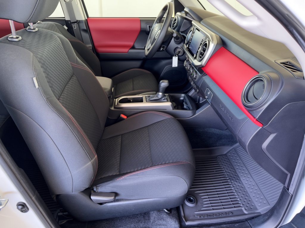 Used 2022 Toyota Tacoma SR5 AWD/4WD image 30