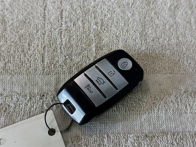 Used 2020 Kia Optima SE image 28