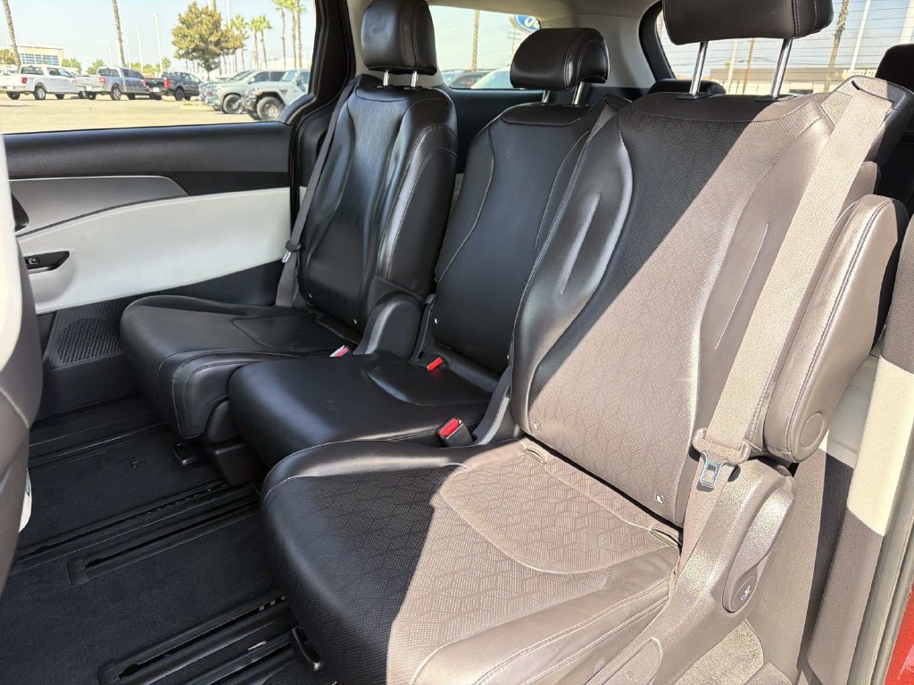 Used 2023 Kia Carnival LX FWD image 18