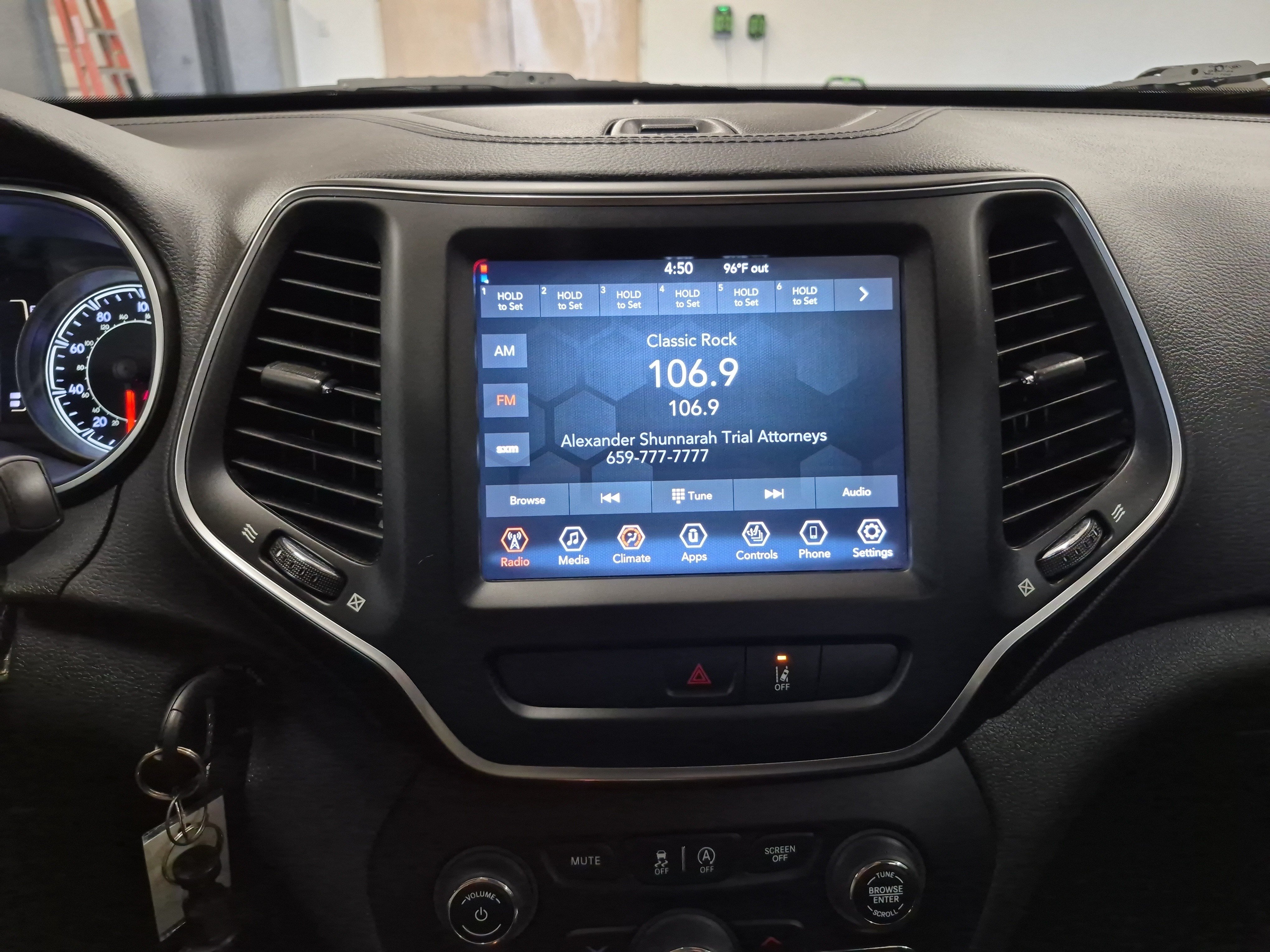 Used 2022 Jeep Cherokee Latitude AWD/4WD image 26