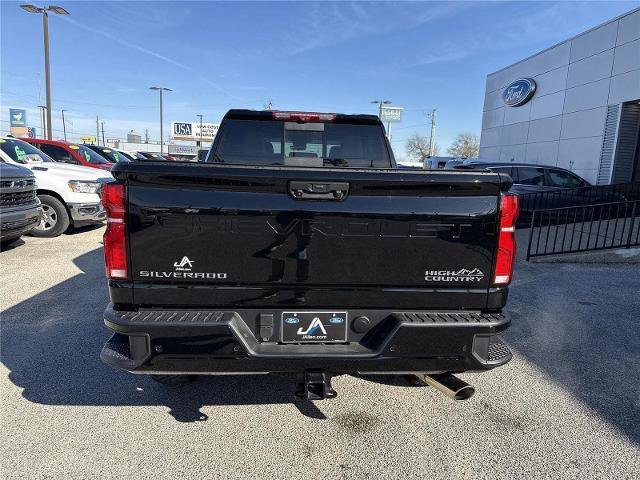 Used 2025 Chevrolet Silverado 2500 High Country w/ High Country Premium Package image 4
