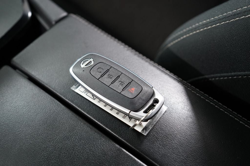 Used 2022 Nissan Rogue SV AWD/4WD image 19
