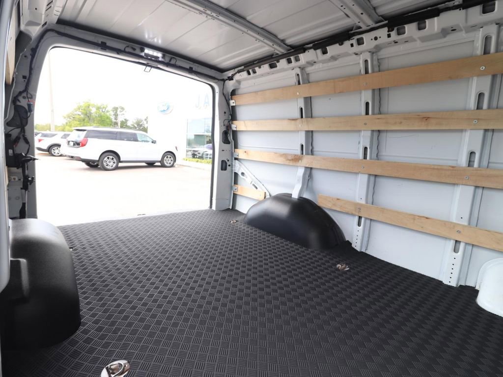 Used 2024 GMC Savana 2500 w/ Driver Convenience Package image 17