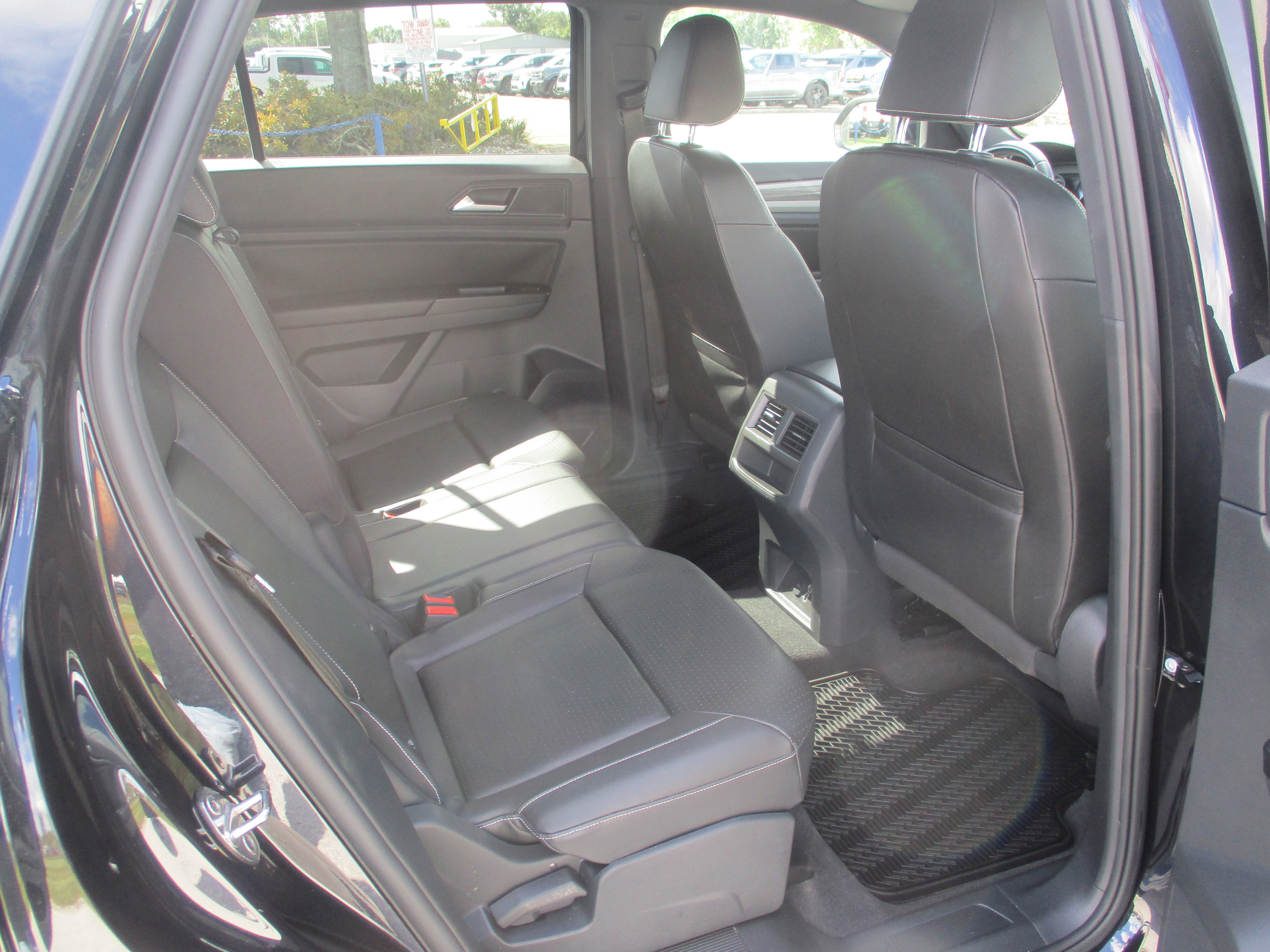 Used 2020 Volkswagen Atlas Cross Sport SE image 13