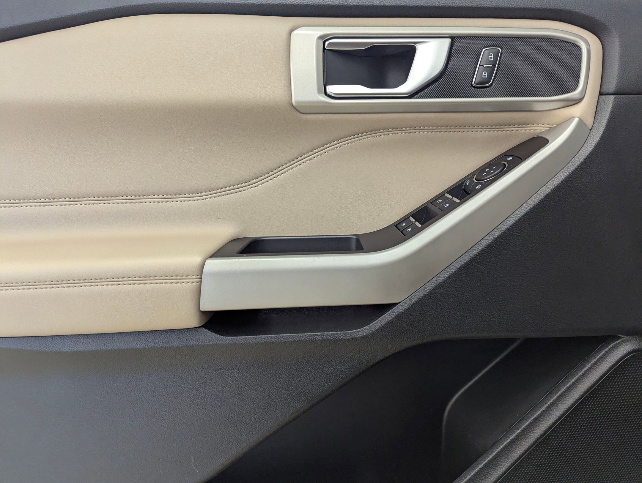 Certified 2024 Ford Explorer XLT w/ Equipment Group 202A image 13