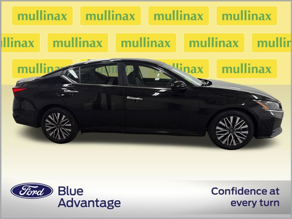 Used 2023 Nissan Altima 2.5 SV FWD image 2