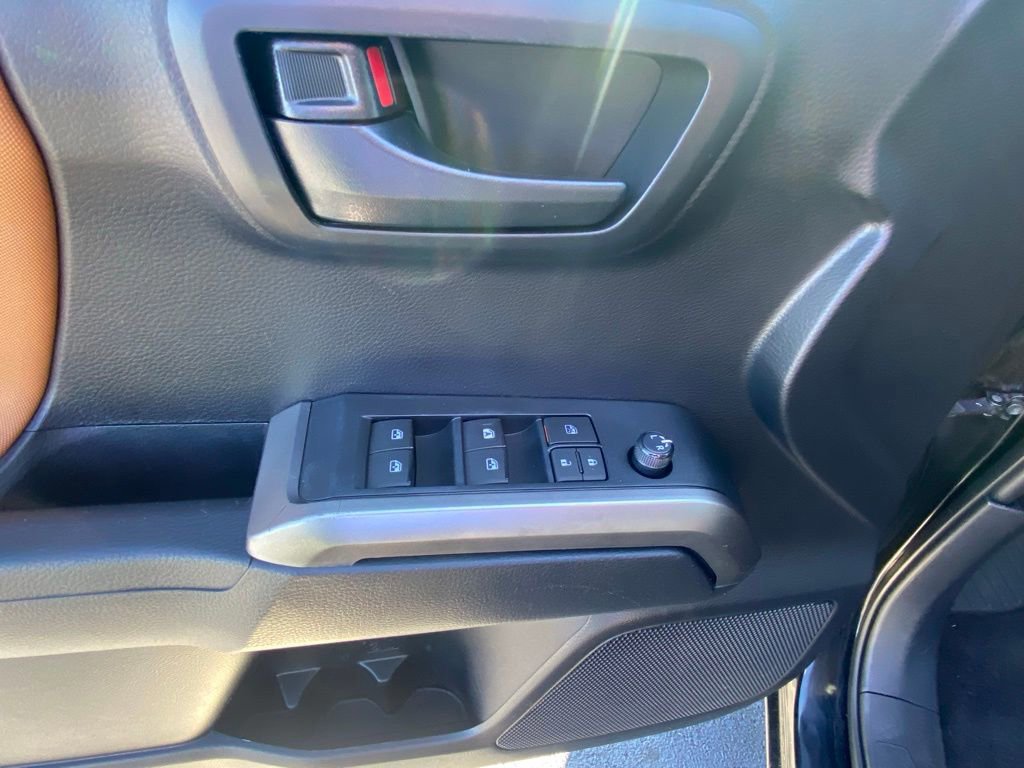 Used 2019 Toyota Tacoma SR5 RWD image 11