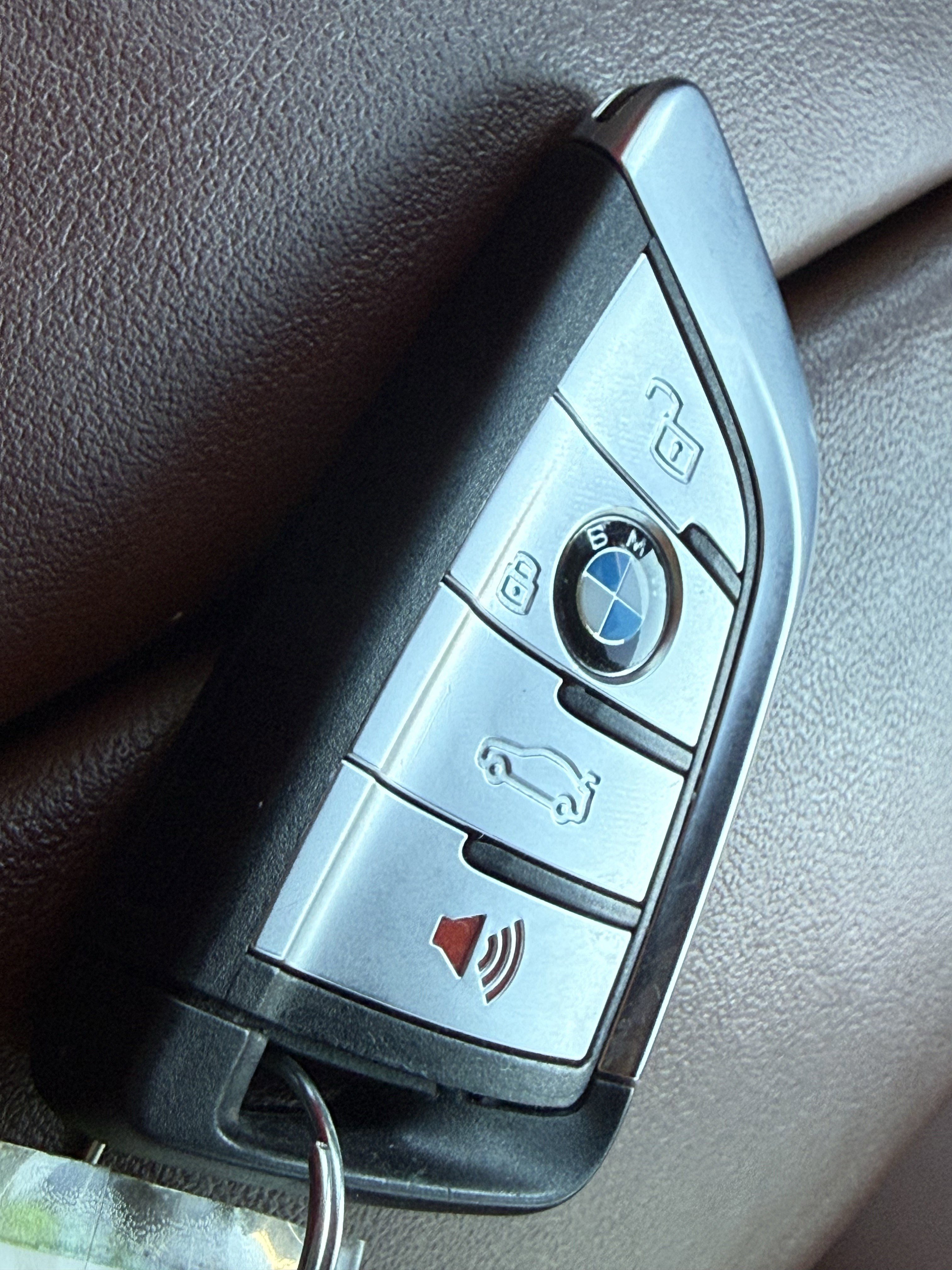 Used 2022 BMW X6 xDrive40i w/ M Sport Package image 35