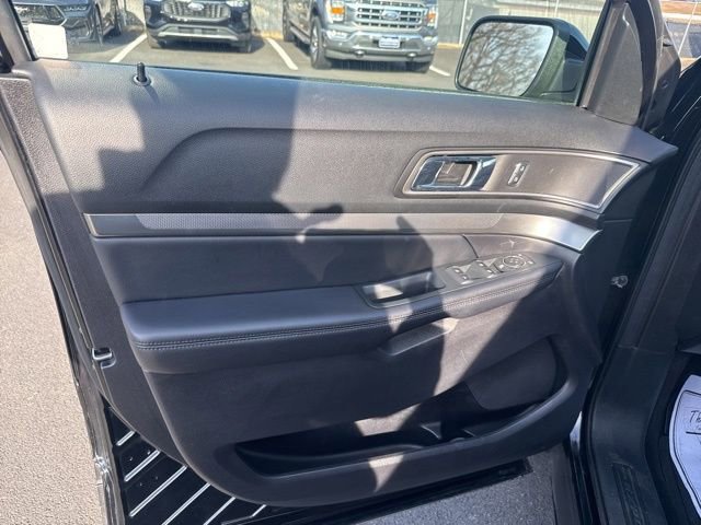 Certified 2018 Ford Explorer XLT w/ Equipment Group 202A image 19