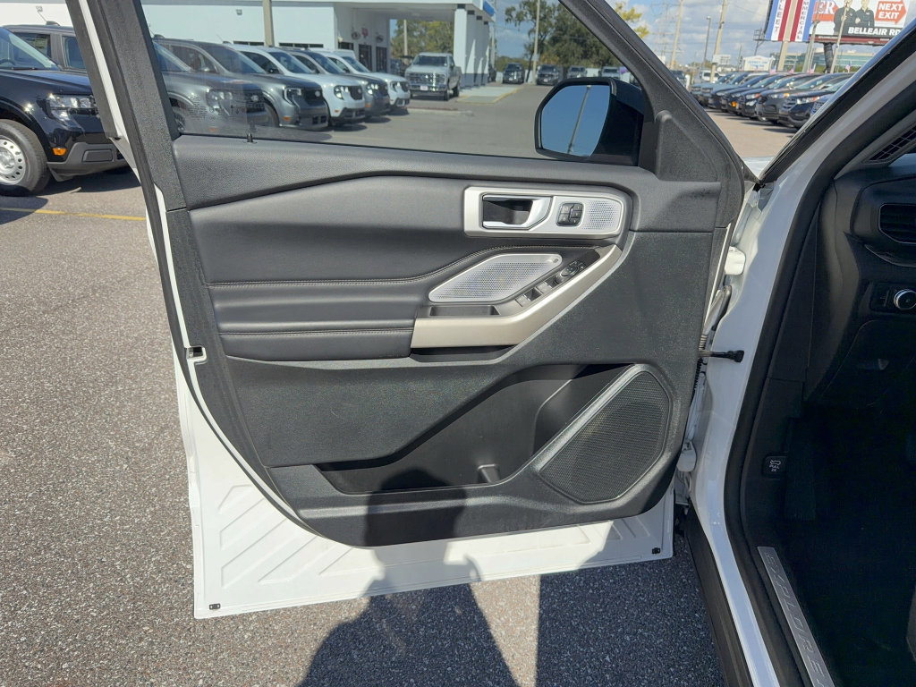 Certified 2022 Ford Explorer Limited w/ Limited Technology Package RWD image 8